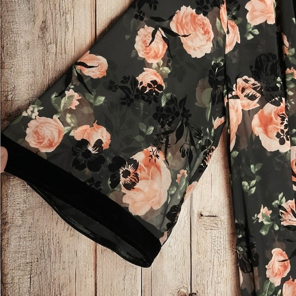 Torrid black/peach floral duster - 1/2 - Picture 3 of 4